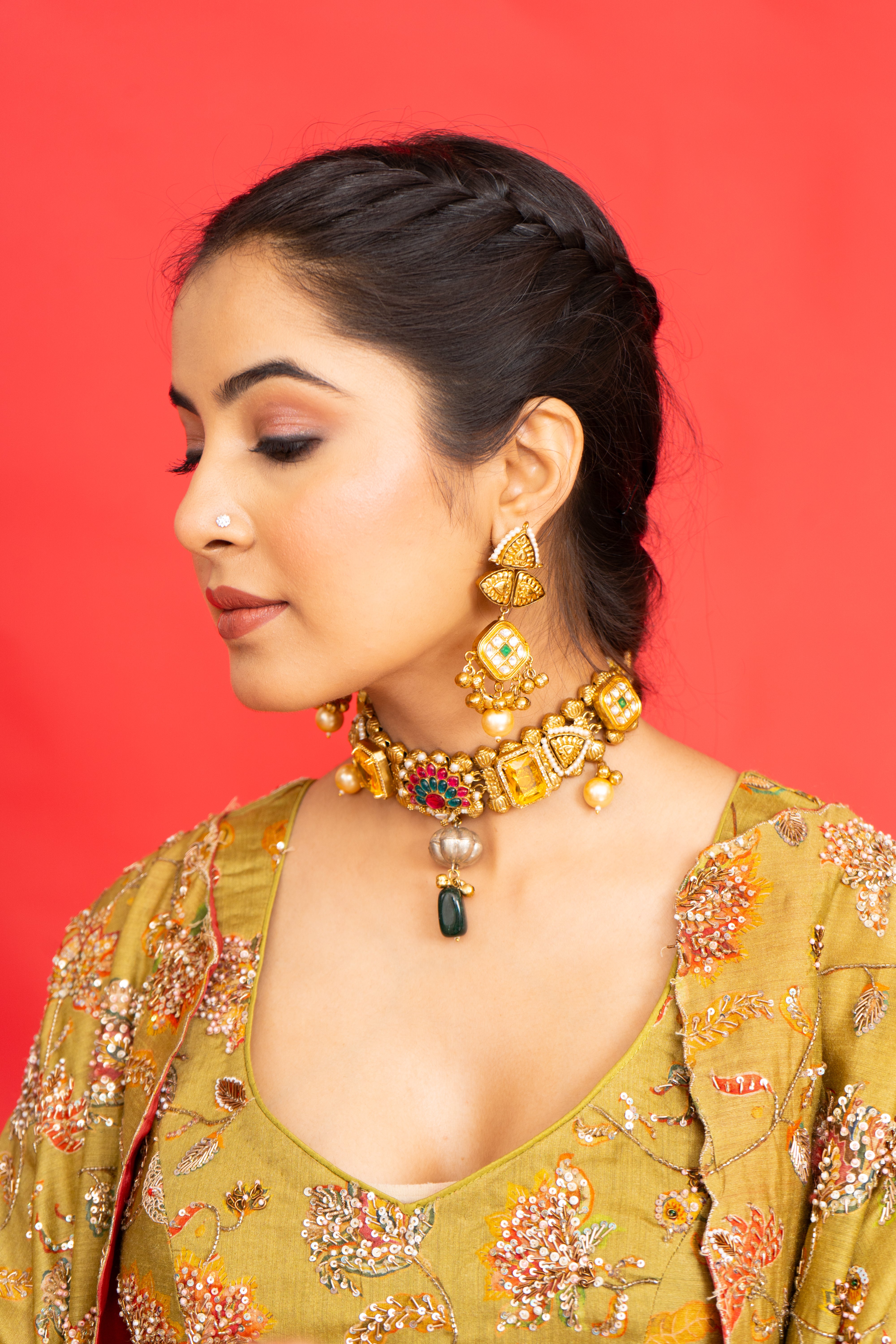 Head-Turner Nazaquat Necklace Set with earings